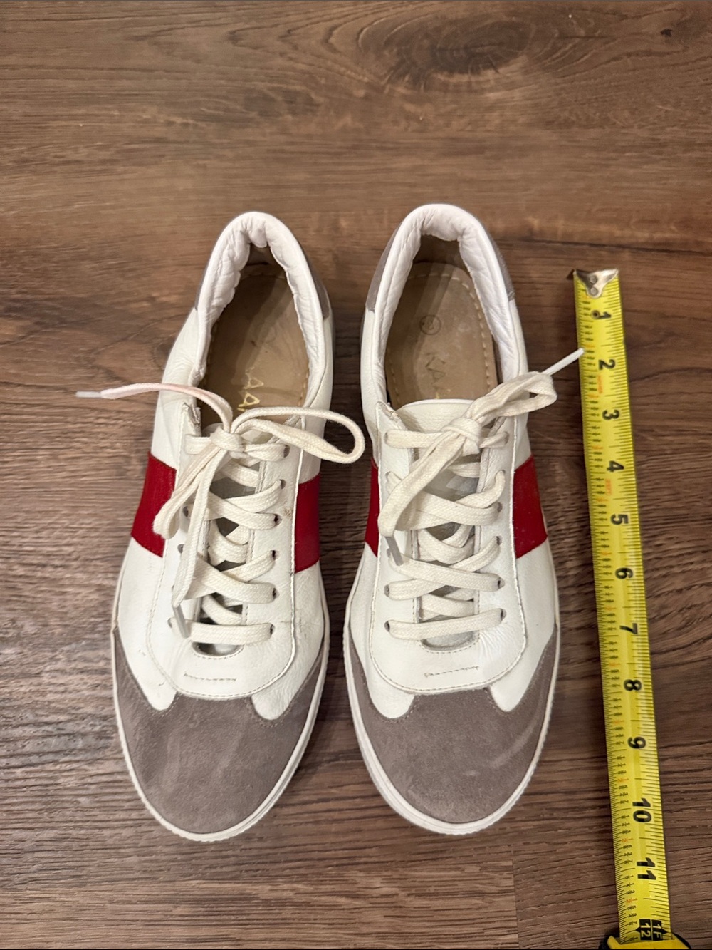 Kaanas Barcelona White Red Gray Low-Top Sneakers Size 8